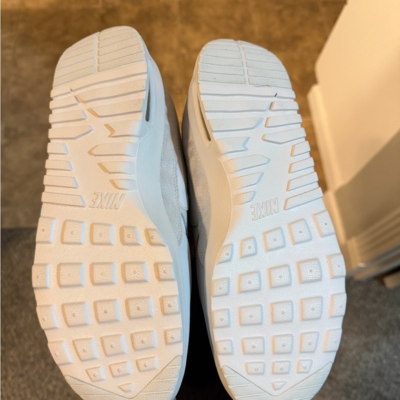 Nike Air Max Thea Pure Platinum, Women’s 8 NWOT - Picture 7 of 9